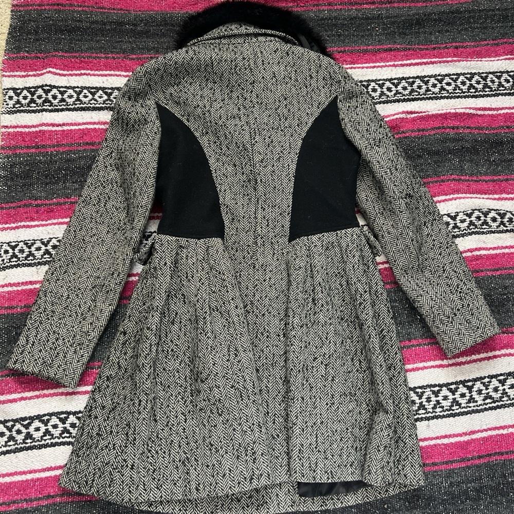 Betsey Johnson Herringbone Wool Peplum Faux Fur Heart Button Jacket Size 8 Glam - Picture 9 of 9
